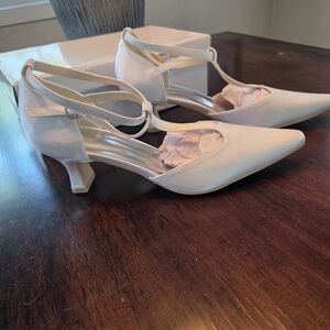 Chic White Satin Strappy Women's Heels